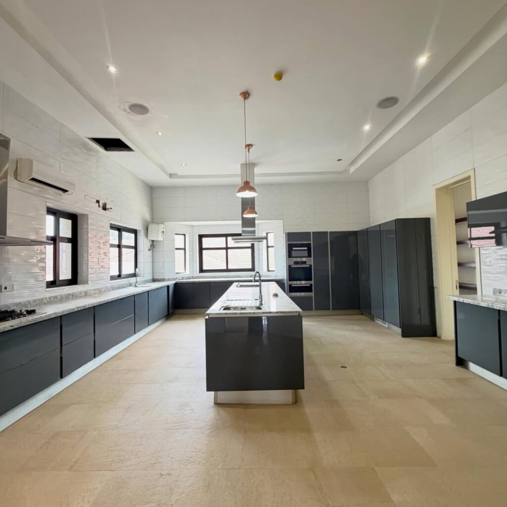 MULTI-FAMILY LISTING. MAITAMA-ABUJA
